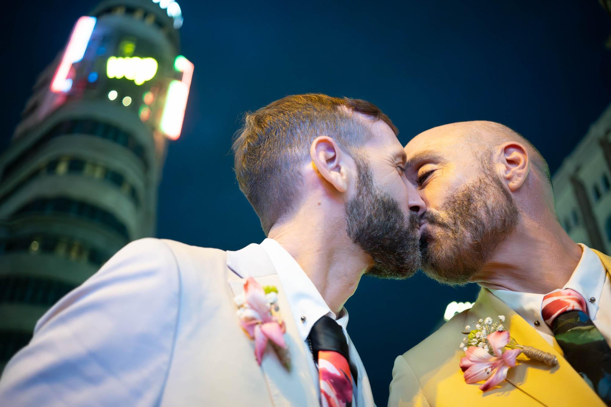 Celebrate Love in Every Detail: Your Madrid LGBTQ+ Micro-Wedding Photographer